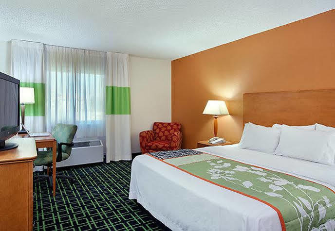 Fairfield Inn And Suites By Marriott Tampa North Temple Terrace Eksteriør billede